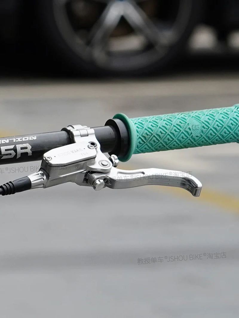 FROGWAKE FV4 4‑piston hydraulic disc brake — split‑type internal‑cable MTB brake system with inline radial levers and high‑performance calipers; premium mountain bike parts