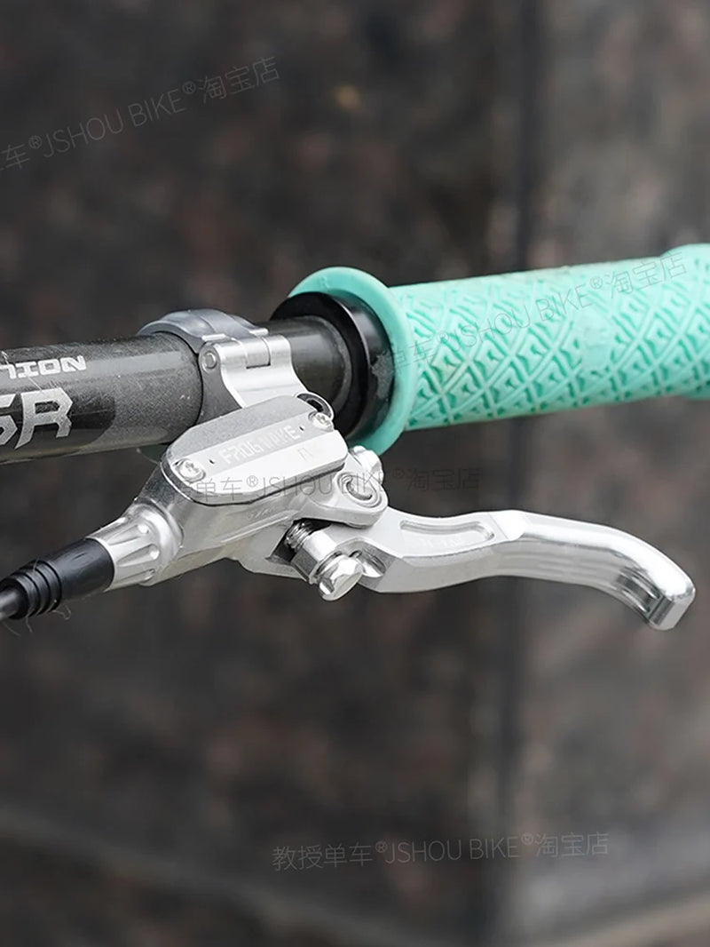 FROGWAKE FV4 4‑piston hydraulic disc brake — split‑type internal‑cable MTB brake system with inline radial levers and high‑performance calipers; premium mountain bike parts
